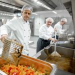 Aktion Mensch - 13.02.2019 - Rudi Cerne, Botschafter der Aktion Mensch, besucht die Küche des von Lecker hoch drei – Dinners för Kinners in Hamburg.